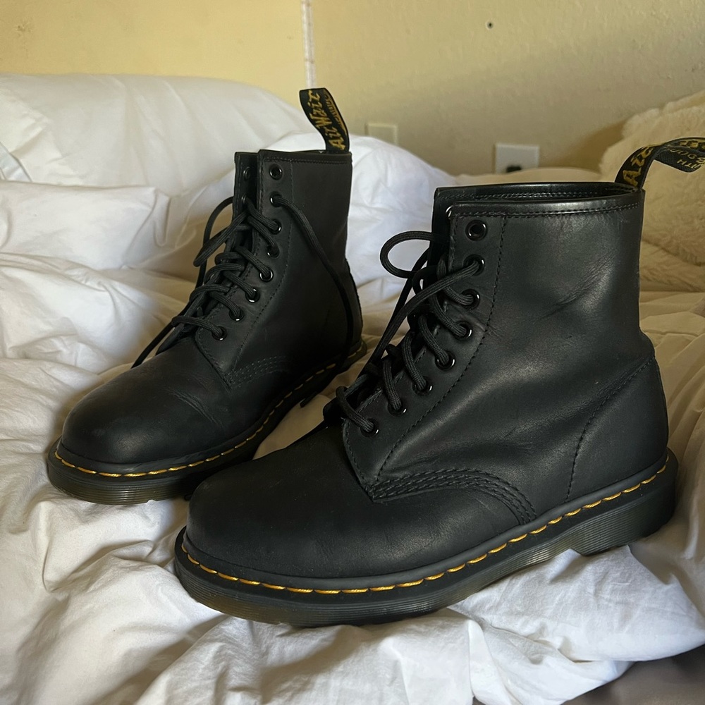 Dr Mart. (8 eye) womens boot GOOD CONDITION, Barely worn